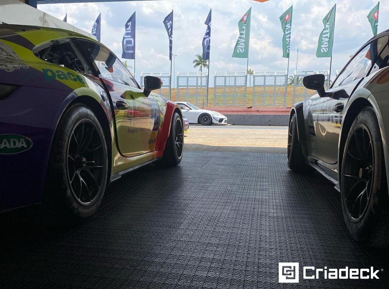 Porsche Cup 2022: Criadeck Garante Segurança Com Pisos Pixel em Goiânia.